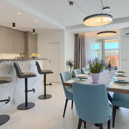 Semesterbostad Bursic *